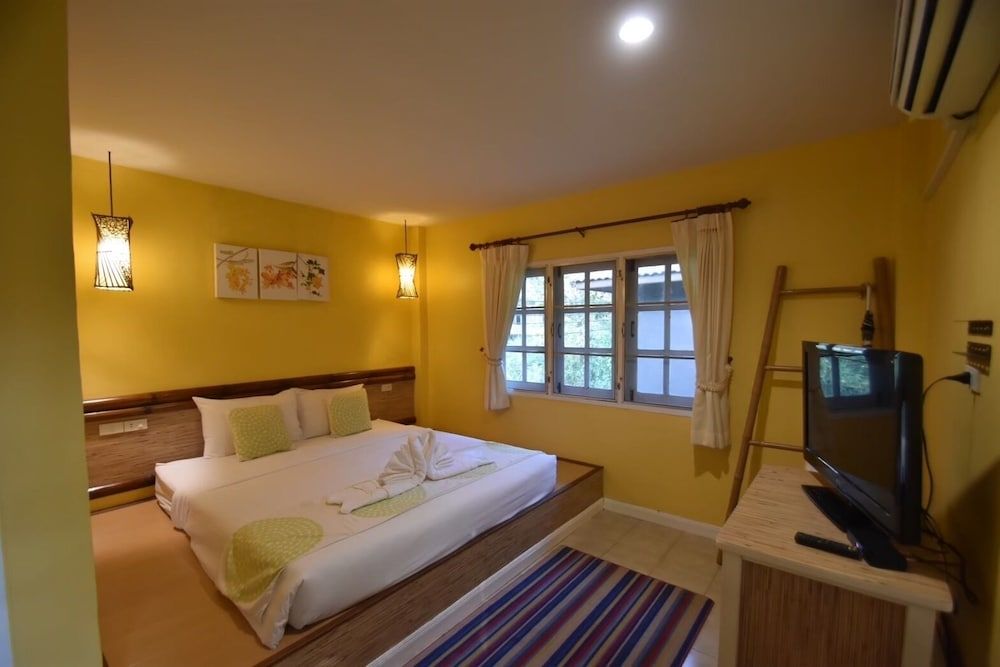 Natural Park Resort De Wangthong River View Chalet 2