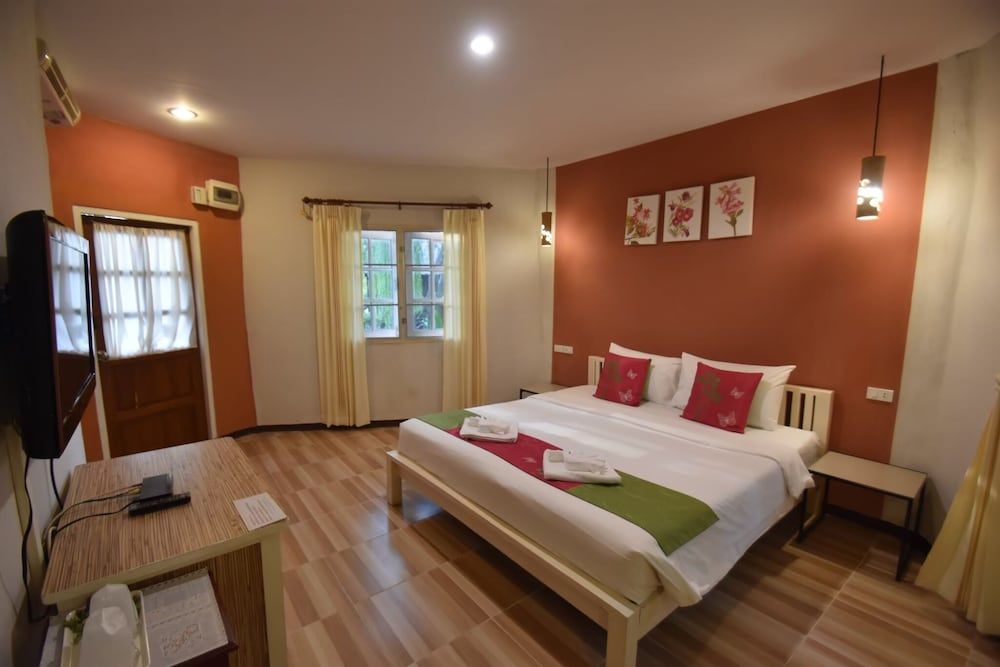 Natural Park Resort De Wangthong Garden View Chalet 3