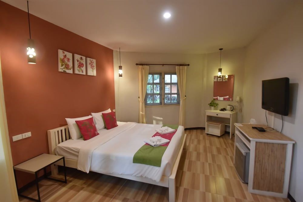 Natural Park Resort De Wangthong Garden View Chalet 5