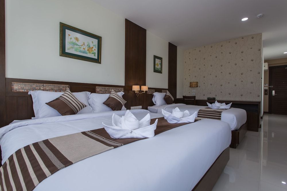 Mhonsa Hotel Deluxe Triple Room 4