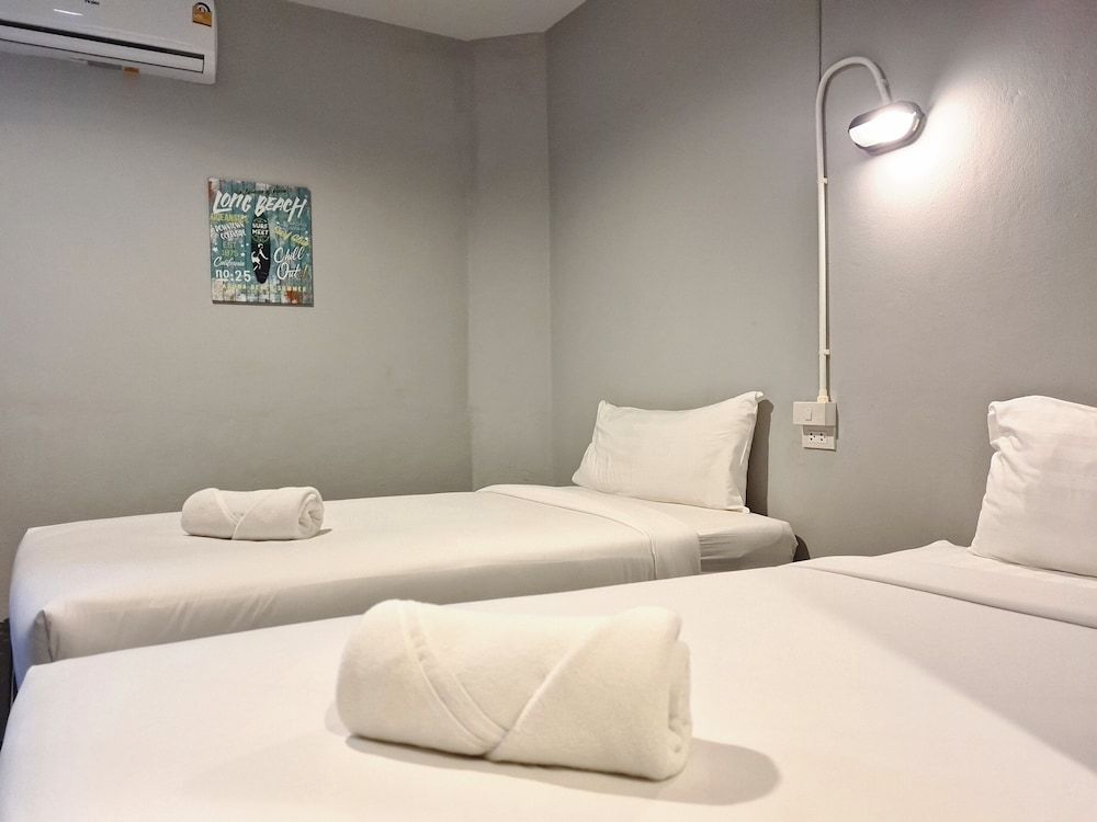 Budget Twin Room with Private bathroom
