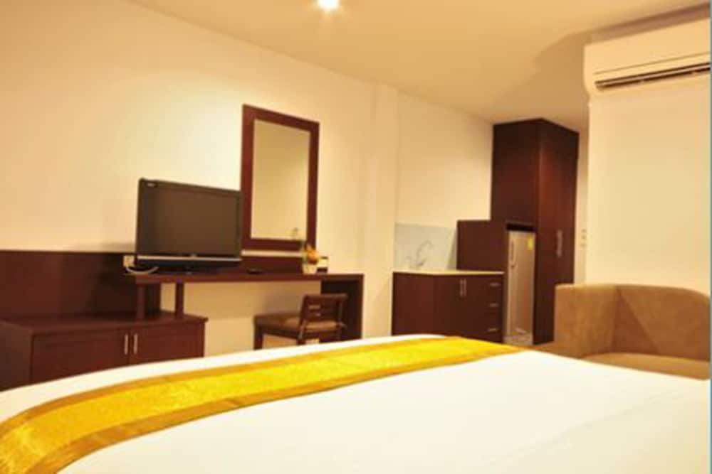 Paragon Suites Resort Deluxe Double Room 3