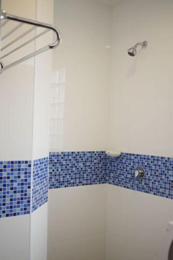 Naithon Beach Mansion Double Room 10