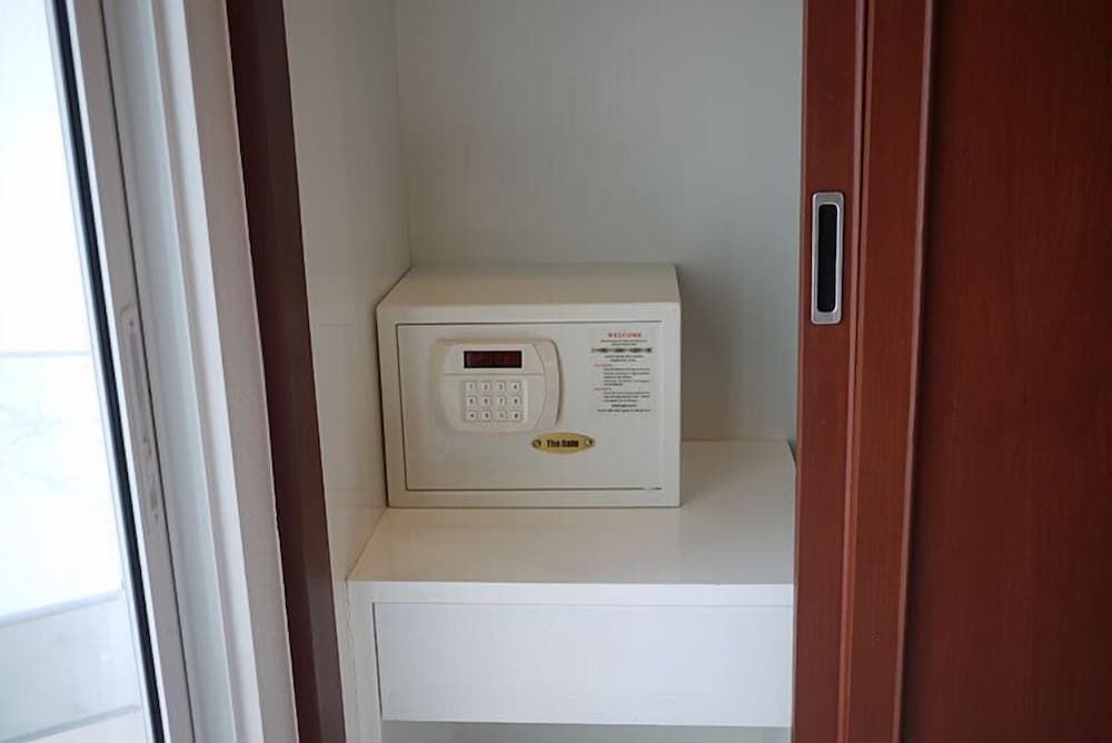 Naithon Beach Mansion Double Room 7