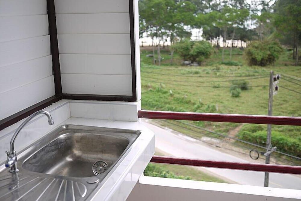 Naithon Beach Mansion Double Room 3