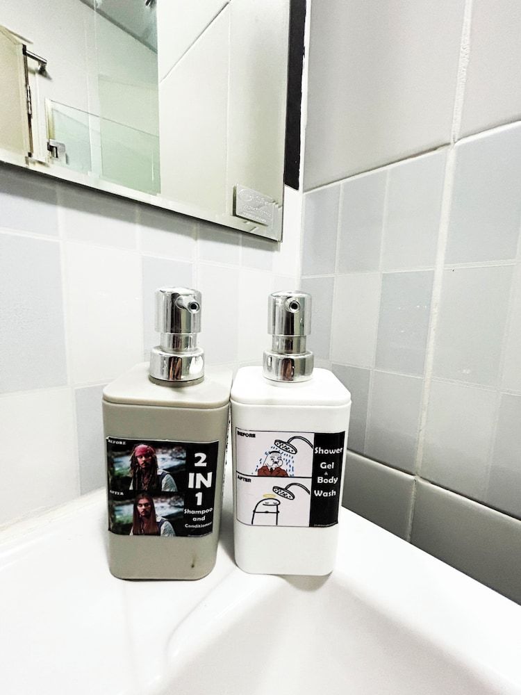 Hide Bangkok Hostel Deluxe Room with Shower 5