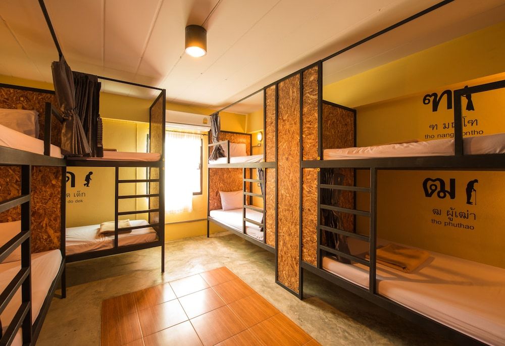 8 Bunk Bed Private Share Bath Room