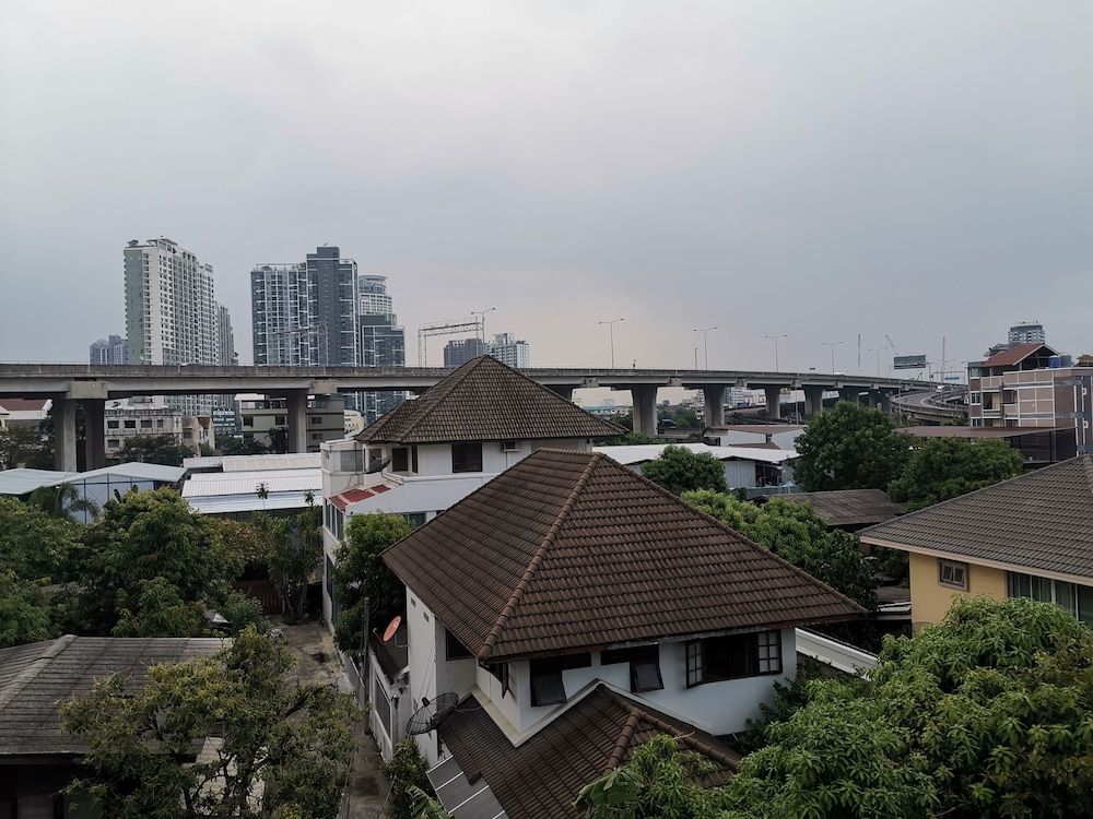 Hide Bangkok Hostel 6 Bunk Bed Private Share Bath Room 3