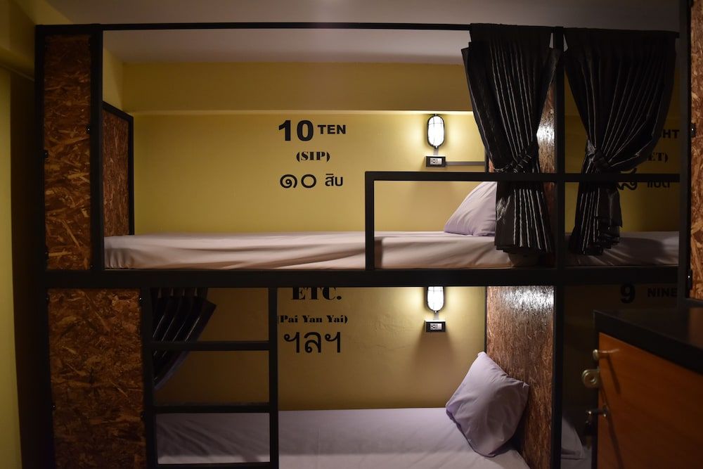 Hide Bangkok Hostel 6 Bunk Bed Private Share Bath Room 2