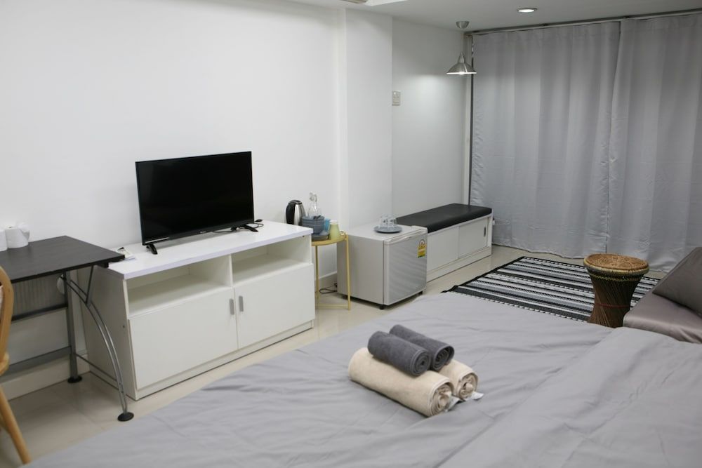 S Apartment Deluxe Double Room, Balcony S104 13