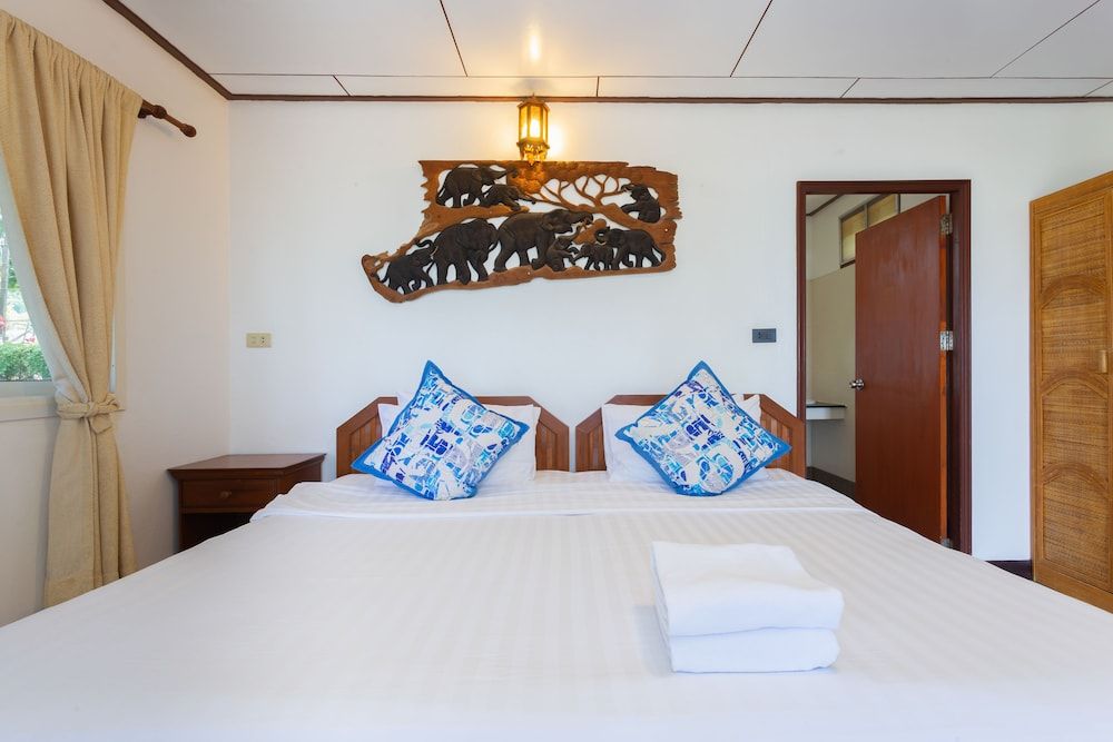 Koh Chang Grandview Resort Superior Cottage 4