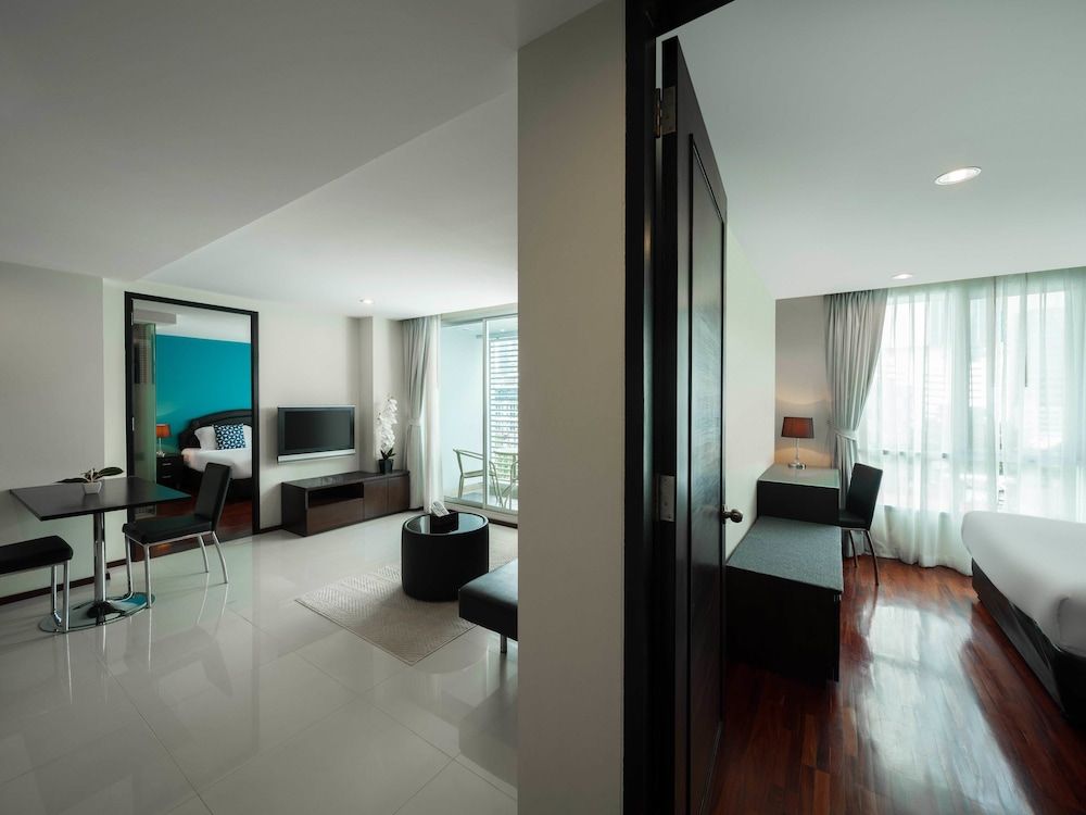 Silom Lofts Hotel Standard Double Room, 2 Bedrooms 9