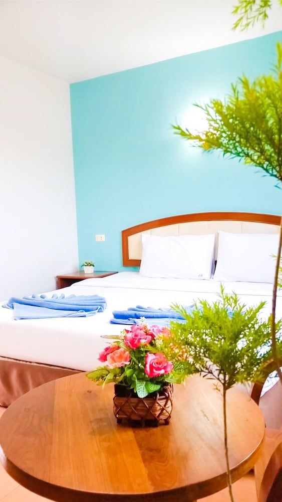 undefined J Holiday Inn