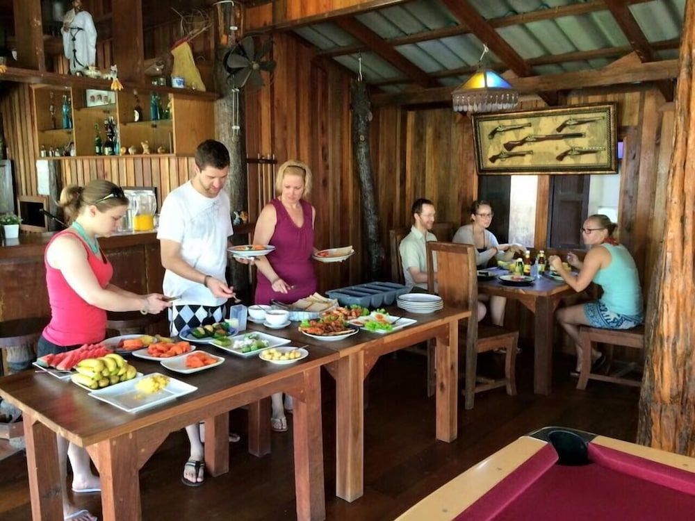 undefined J Holiday Inn 10