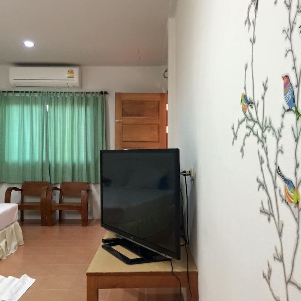 J Holiday Inn Family Double Room 8