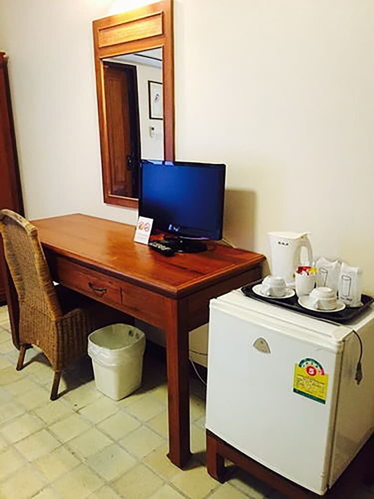 Sri-Pat Guesthouse Standard Twin Bed Room with Balcony 10