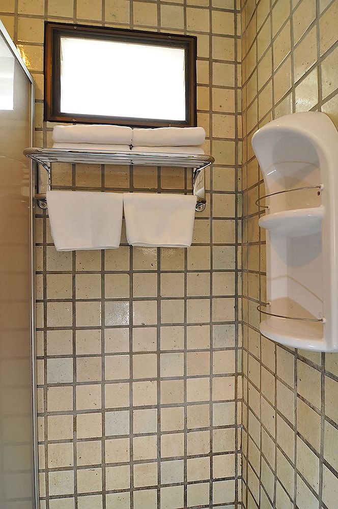 Sri-Pat Guesthouse Standard Twin Bed Room with Balcony 5