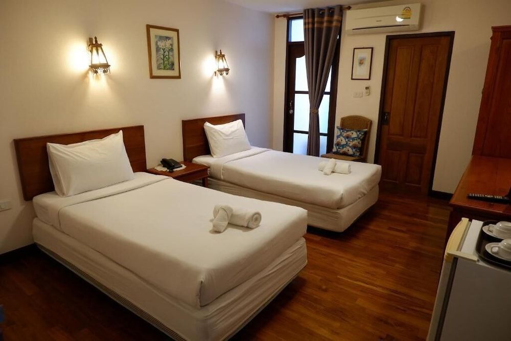 Sri-Pat Guesthouse Standard Twin Bed Room with Balcony