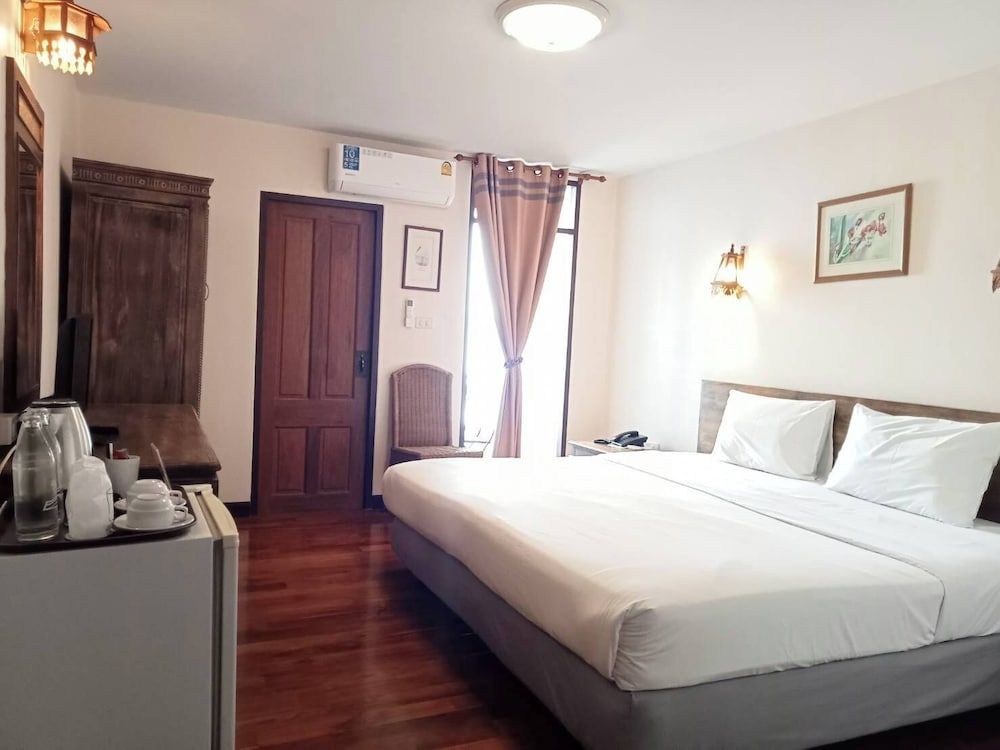 undefined Sri-Pat Guesthouse 5