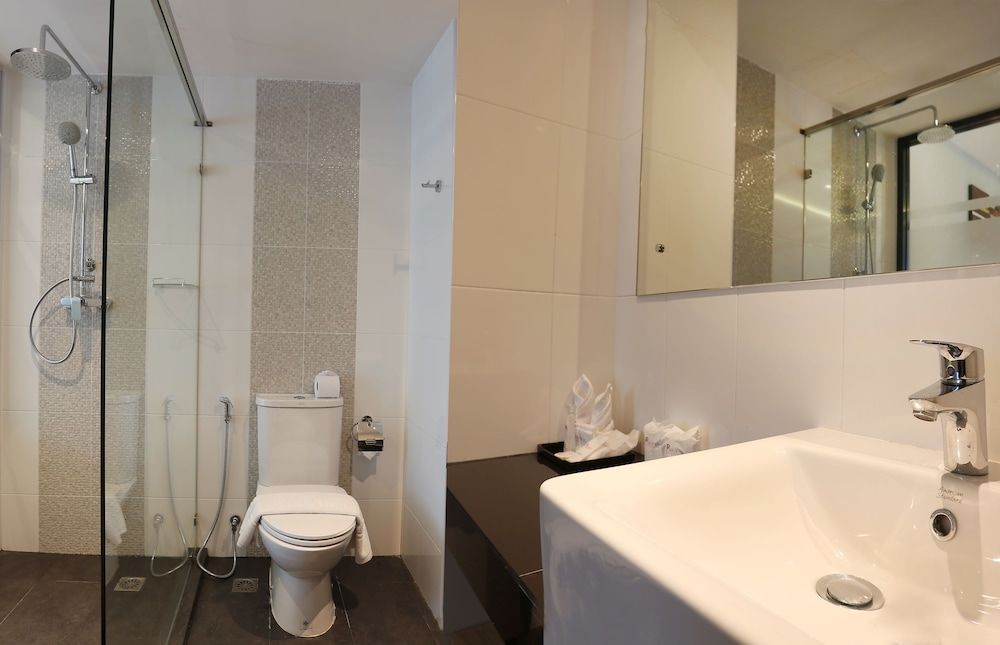 Paripas Patong Resort Deluxe Twin or Double Room with Balcony (No View) 6