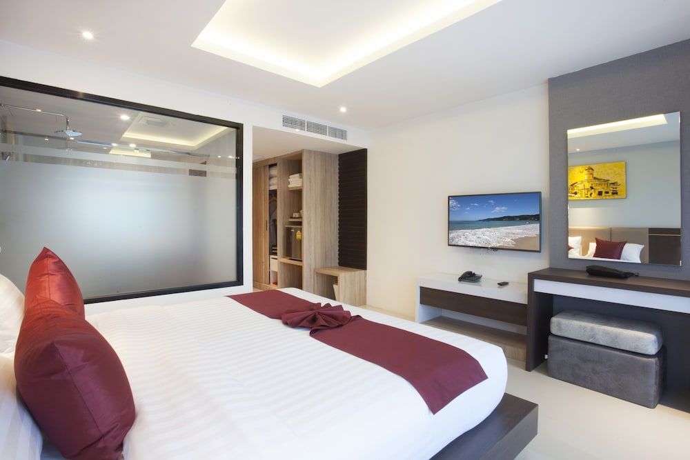 Paripas Patong Resort Deluxe Twin or Double Room with Balcony (No View)
