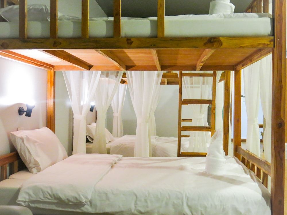 Private room with 5 beds & shared external bathroom