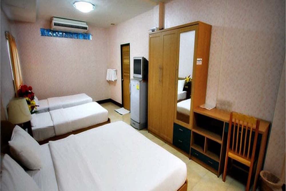 P.N. Gold Resort Basic Twin Room 2