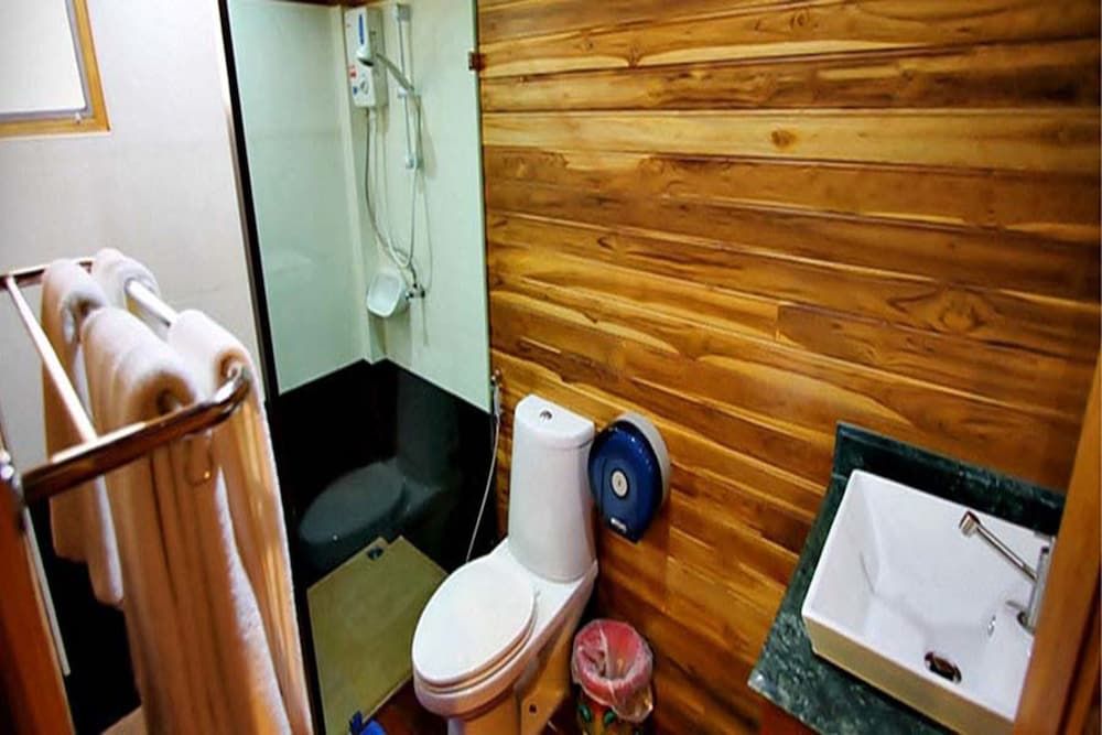 P.N. Gold Resort Basic Twin Room 5