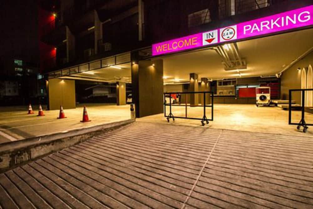 undefined Baron Zotel Bangkok 4