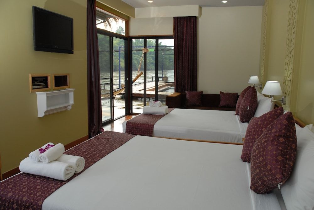 Boutique Raft Resort Honeymoon Suite