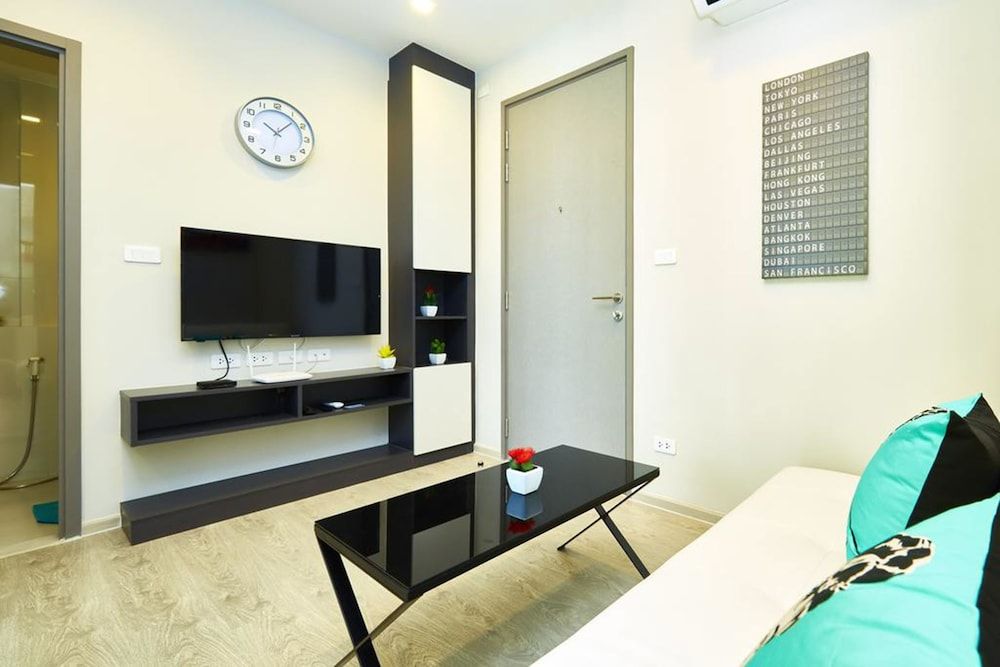 Pattaya Central Sea View Pool Suite Apartment City View 13