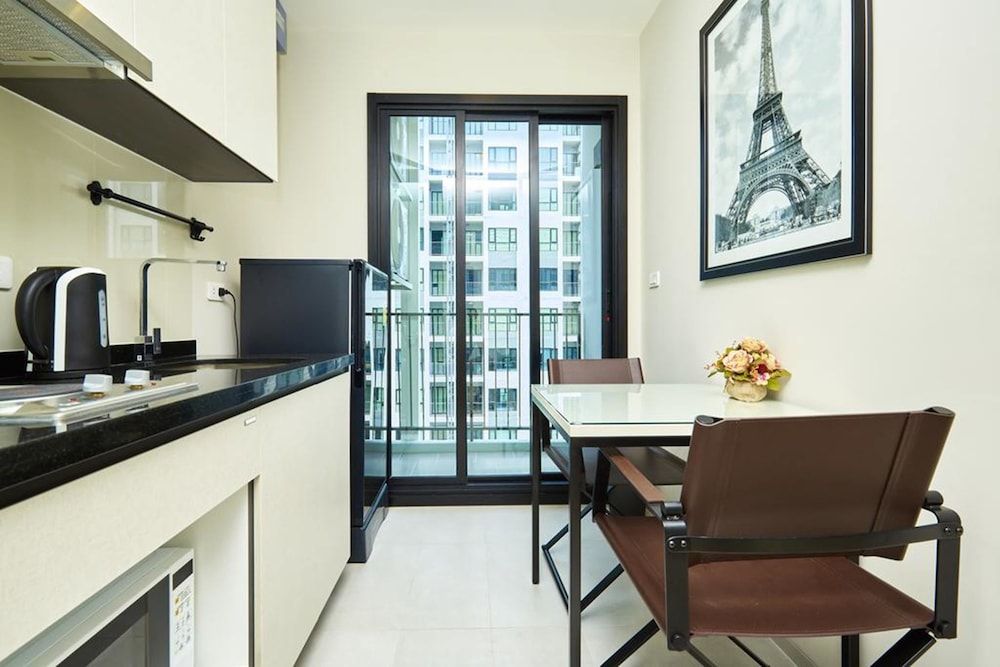 Pattaya Central Sea View Pool Suite Apartment City View 10