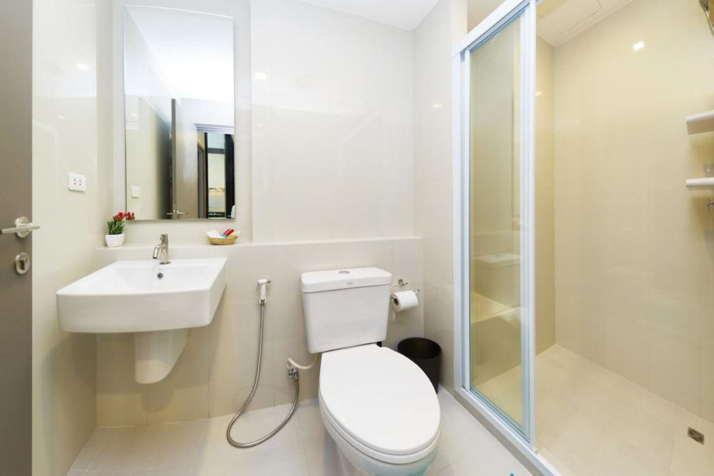 Pattaya Central Sea View Pool Suite Apartment City View 7