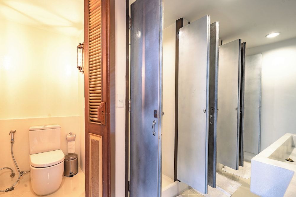 Siam Plug In Hostel Family Room with Shared Bathroom 3