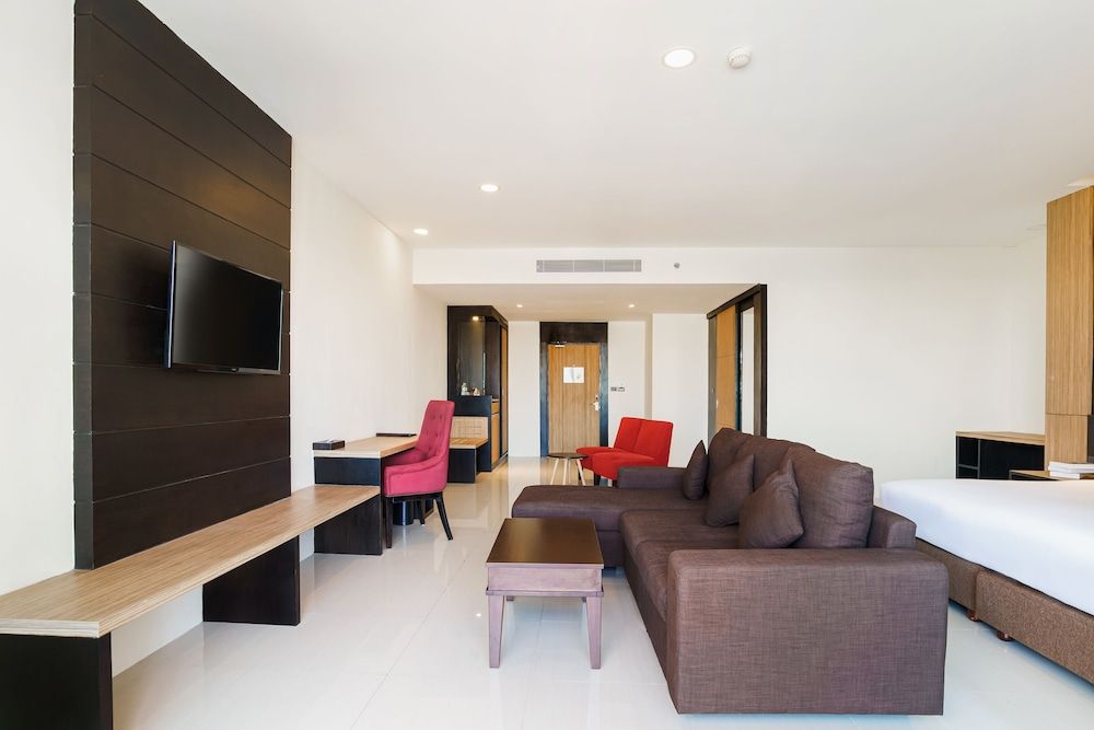 Premium Grand Suite with Terrace and Partial View