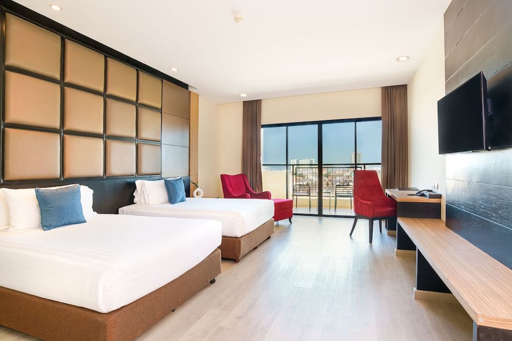 Premium Grand Room with Terrace and Partial View