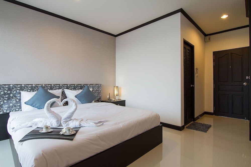 Leelawadee Grand Hotel Standard Room / Double Bed 4