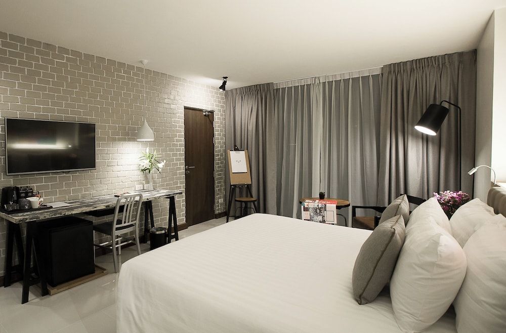 Art Mai Gallery Nimman Hotel Exclusive Pop Art Family Friendly 5