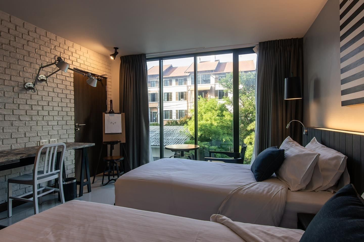 Couple Op Art Gallery