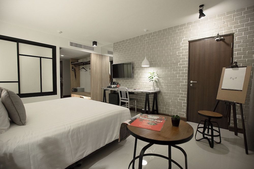 Art Mai Gallery Nimman Hotel Exclusive Pop Art Family Friendly 3