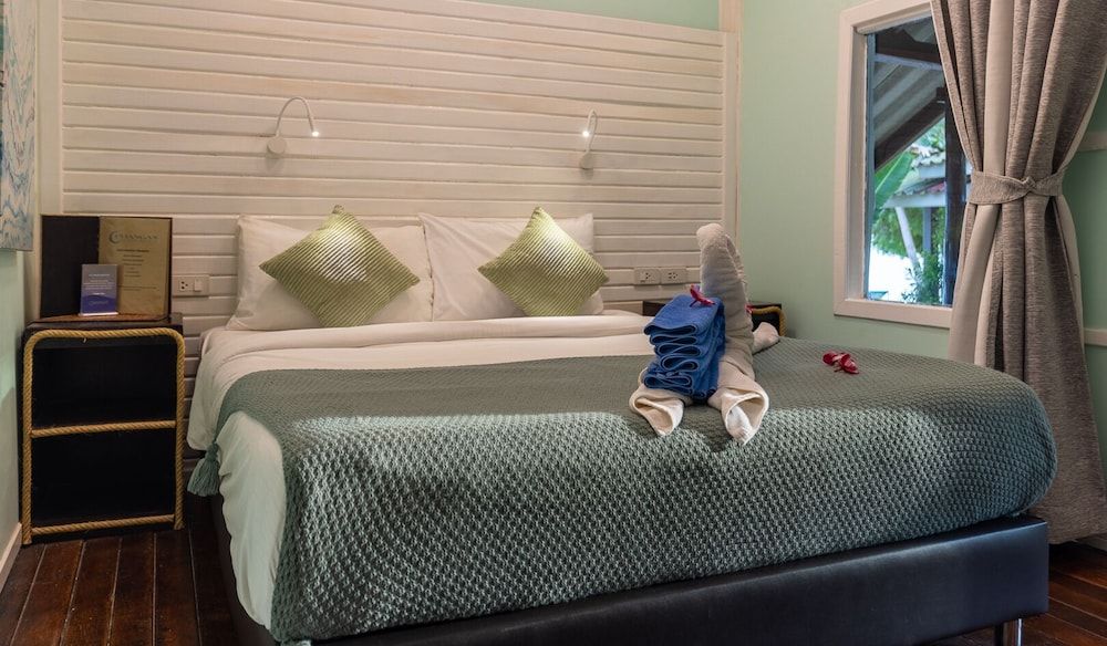 Phangan Beach Resort Panoramic Cabin, Balcony, Partial Ocean View 2