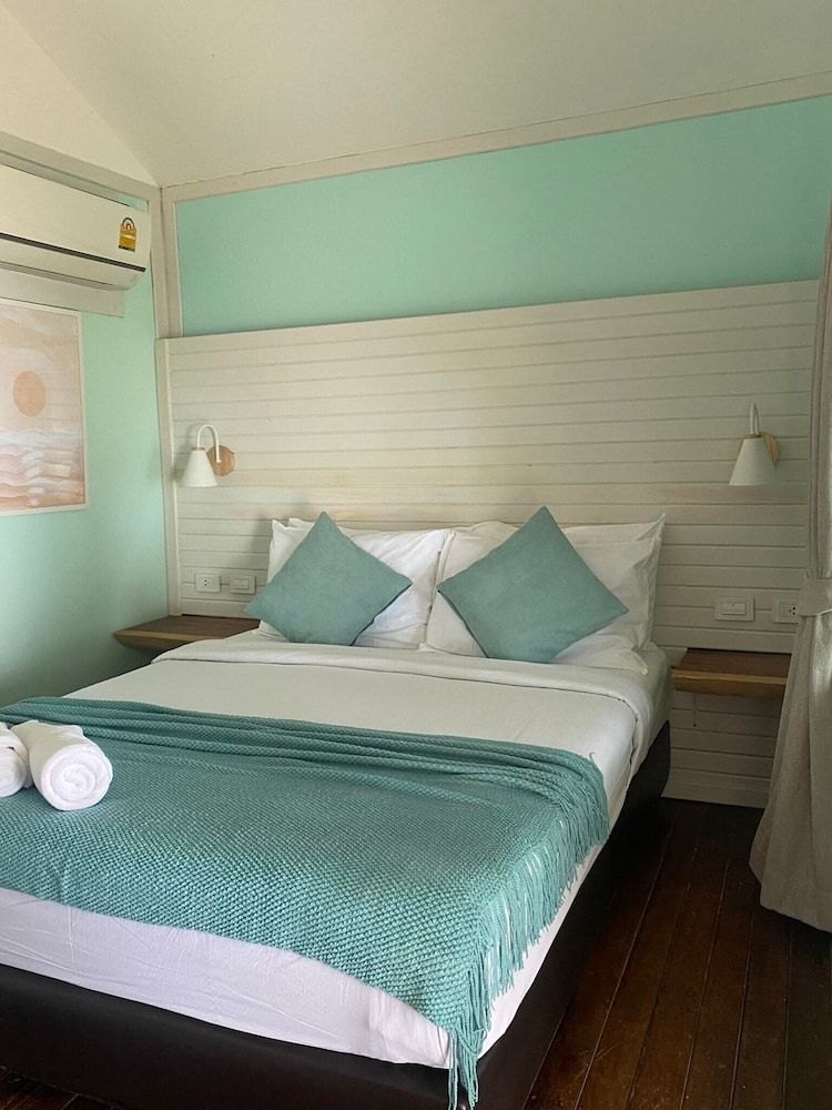 Phangan Beach Resort Beachfront Wooden