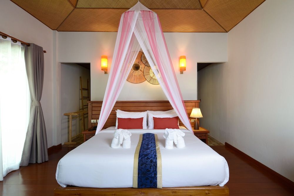Family Beachfront 2 Bedrooms Villa (First row on beach)