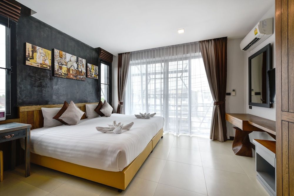 Casa Bella Phuket Deluxe Room 2