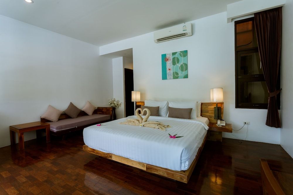 Deluxe Balcony Room