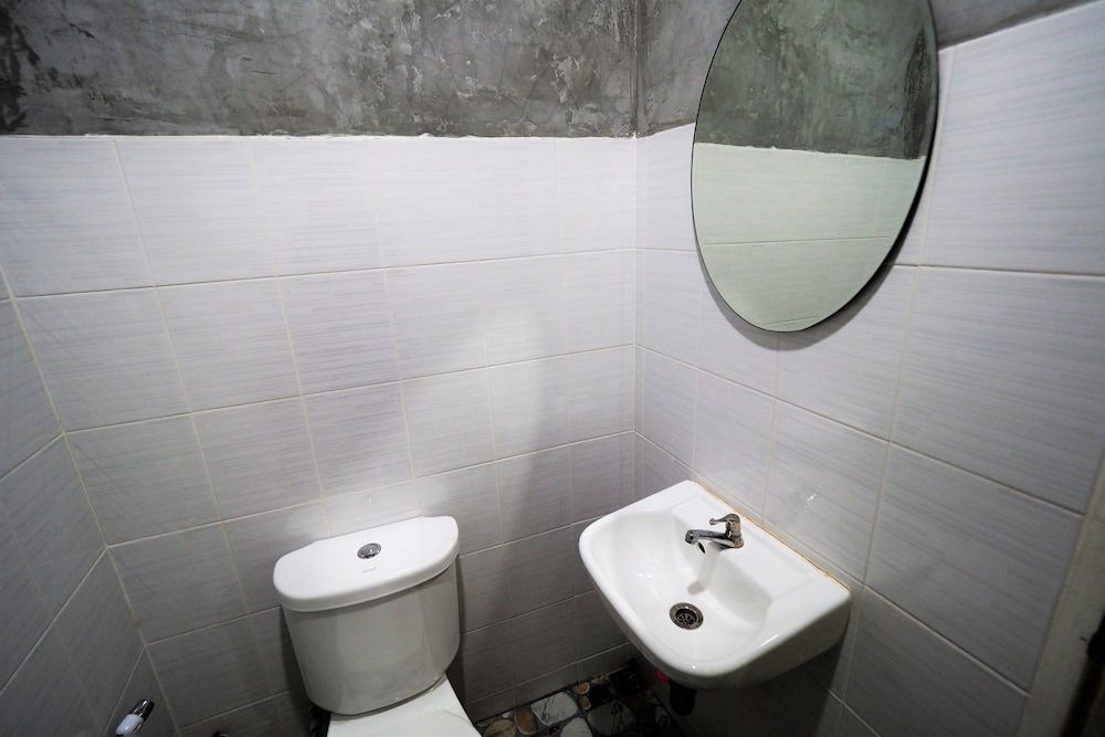 Phoom House Standard Room 8