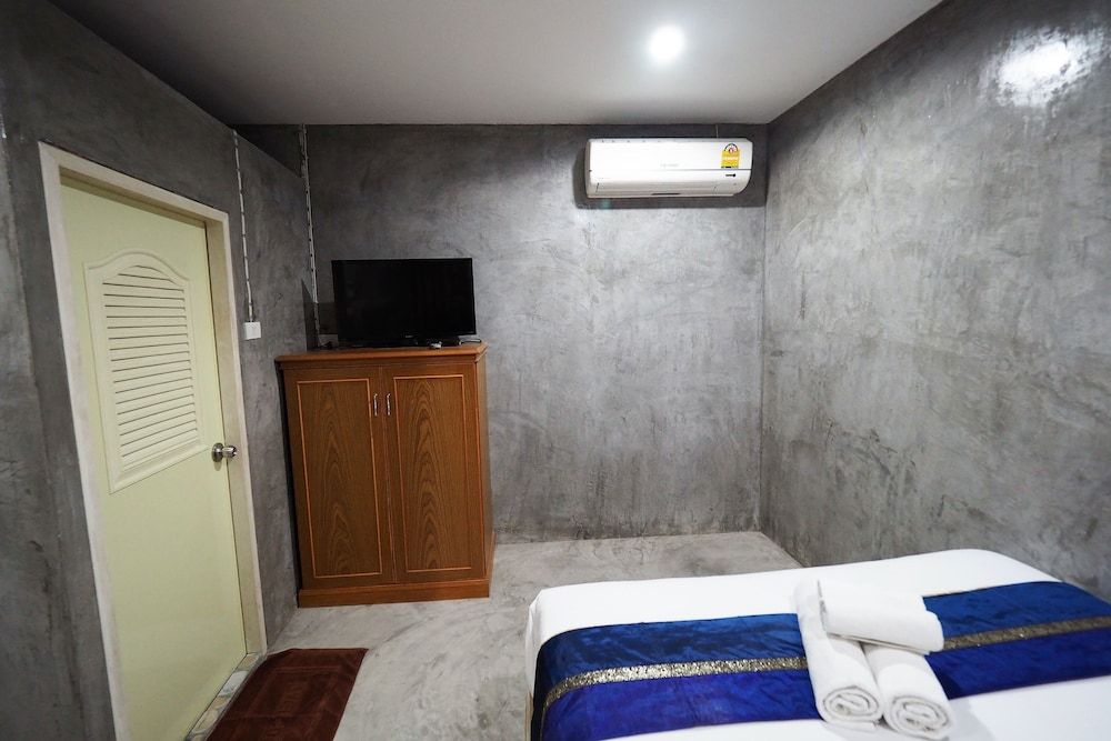 Phoom House Standard Room 7