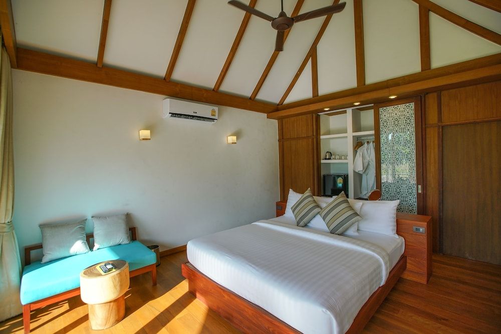 Koh Kood Paradise Beach Garden Villa King Bed