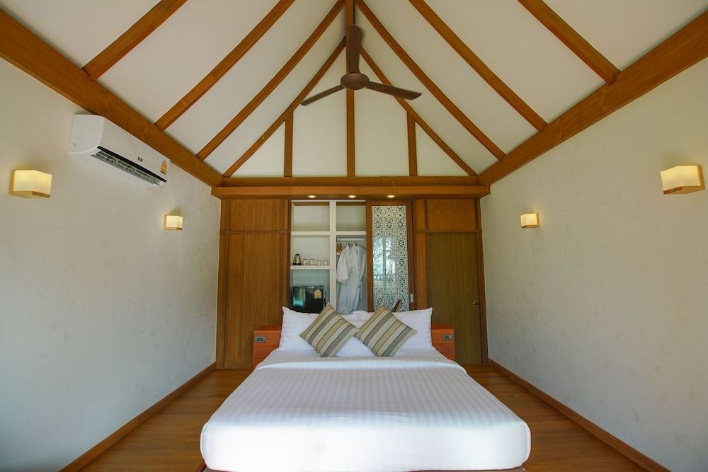 Koh Kood Paradise Beach Garden Villa King Bed 2