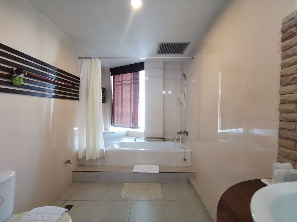 Nana Buri Hotel Suite 4